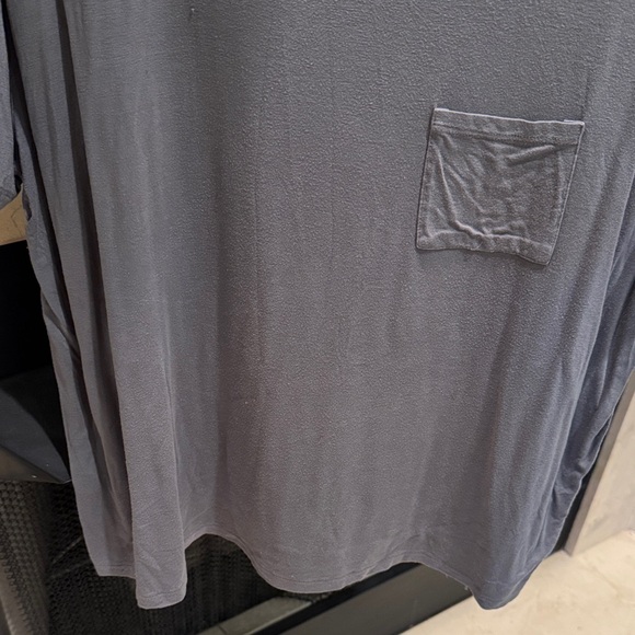 Mossimo Supply Co. Charcoal Short Sleeve Tee. Size L. Listing 9106 - Picture 4 of 9